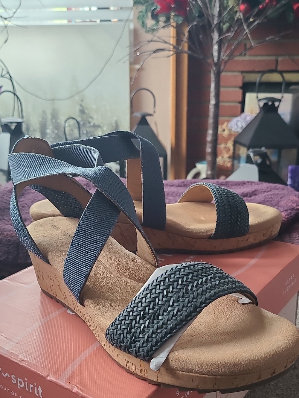 Easy Spirit Women's Navy Wedge Sandals with Stretchy Cross Straps Size 9.5